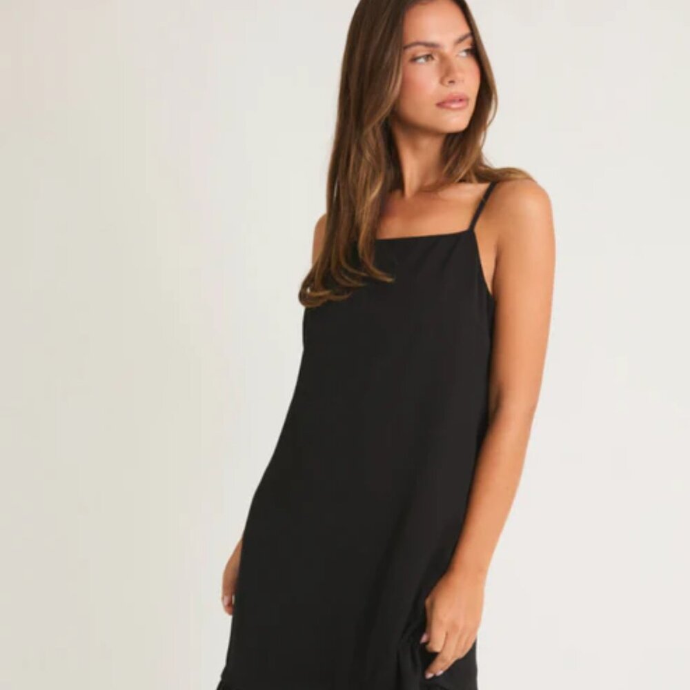 LE LIS NWT Women's Tiered Maxi Dress Size Medium Black